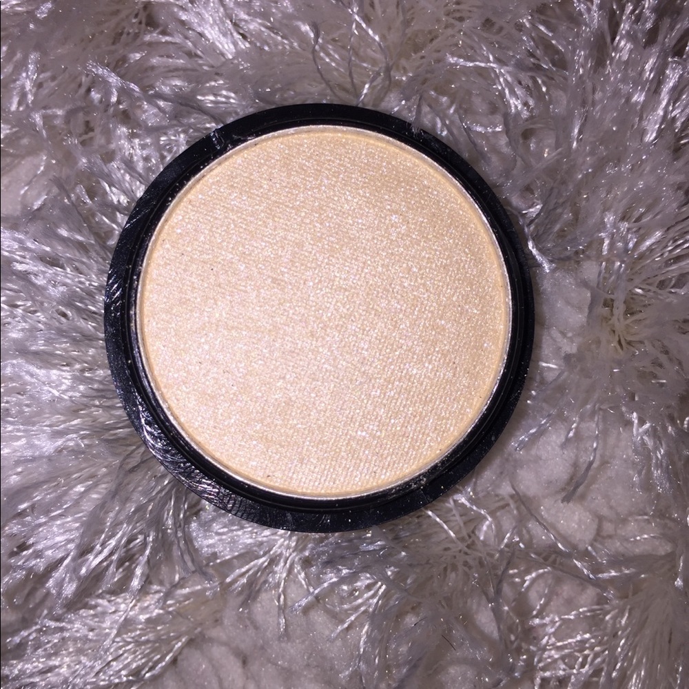 Brightening Eye Pot